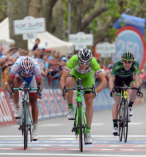 La vittoria del giovane Marco Canola nella 13a tappa del Giro con arrivo a Rivarolo Canavese © Photo LaPresse/RCS Sport